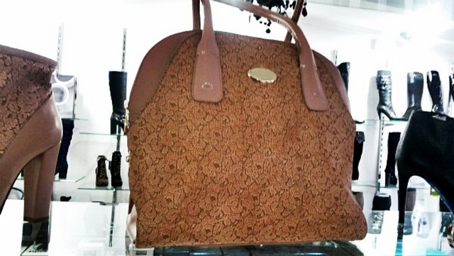 сумка в магазине