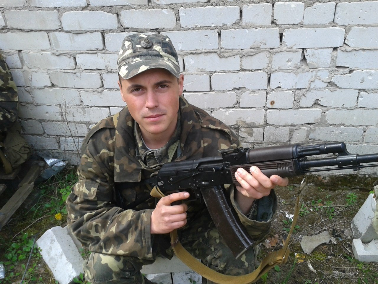 солдат 1-й танковой бригады Владимир Ющенко