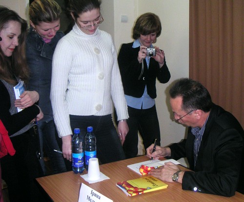 Афтографы поклонницам